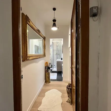 Cosy 5 Minutes Tour Eiffel Homestay szállás *